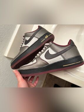 Nike Low-Top Sneakers in Maroon, Gunmetal & Gold